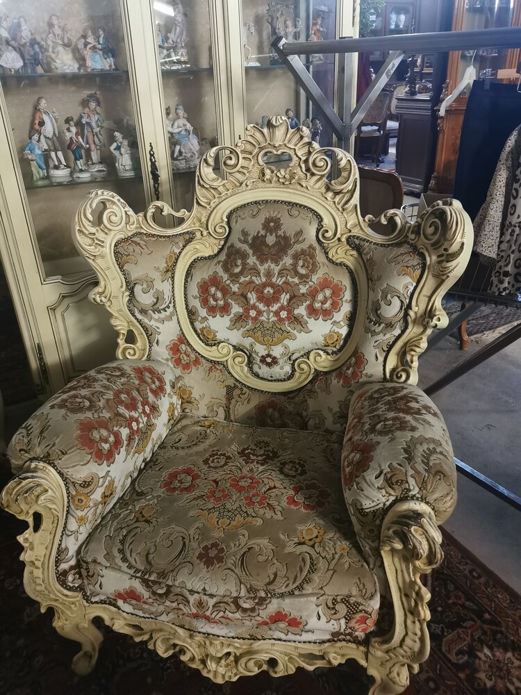 Baroque Opulence: Luxurious Sofaset