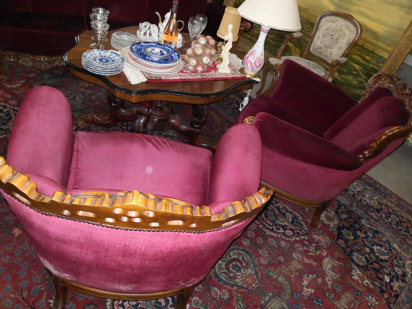 Baroque Sofa Set With Table W2.10 H97 D90