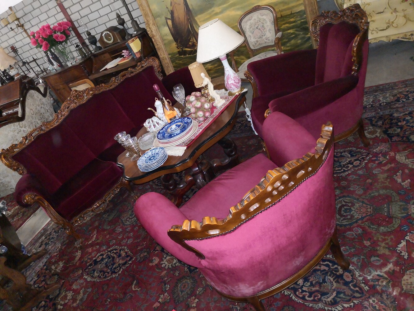 Baroque Sofa Set With Table W2.10 H97 D90