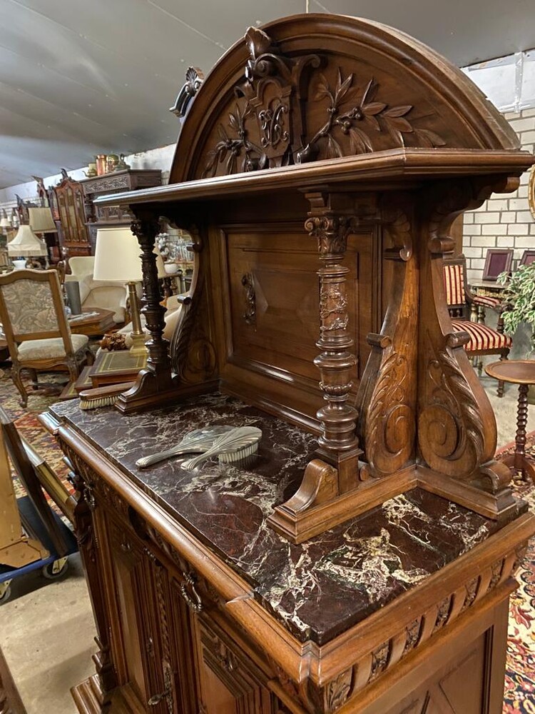 Complete French walnut diningset, very good condition !