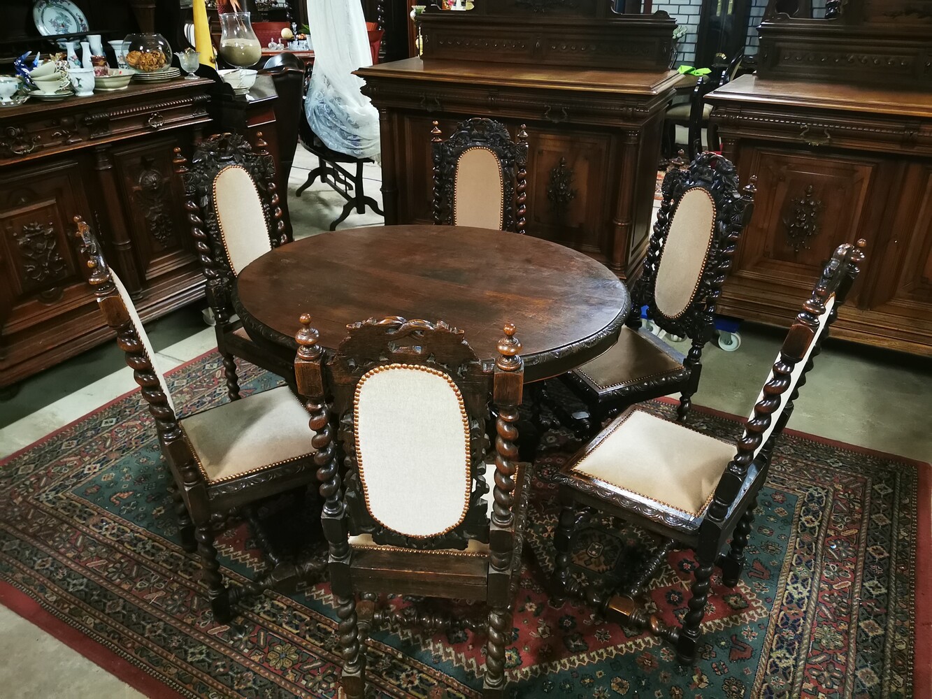 French hunting table and hunting chairs made out of oak