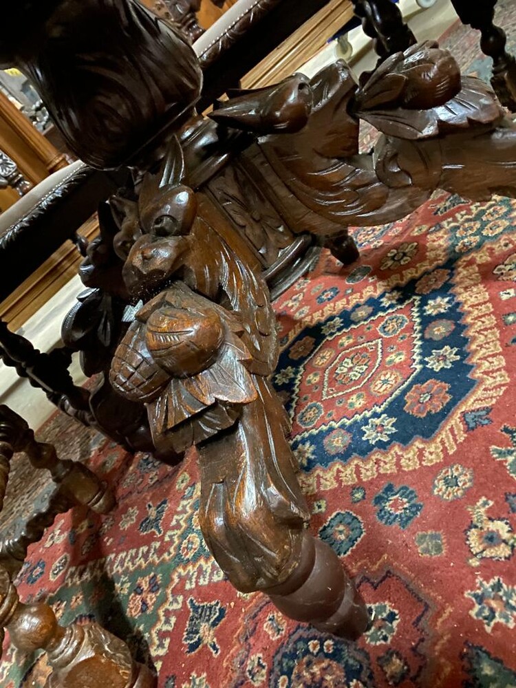 French hunting table and hunting chairs made out of oak