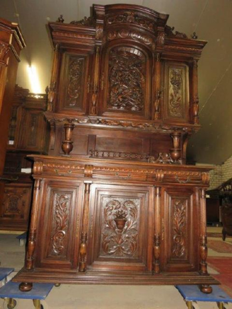 French Renaissance wallnut 6-doors cabinet