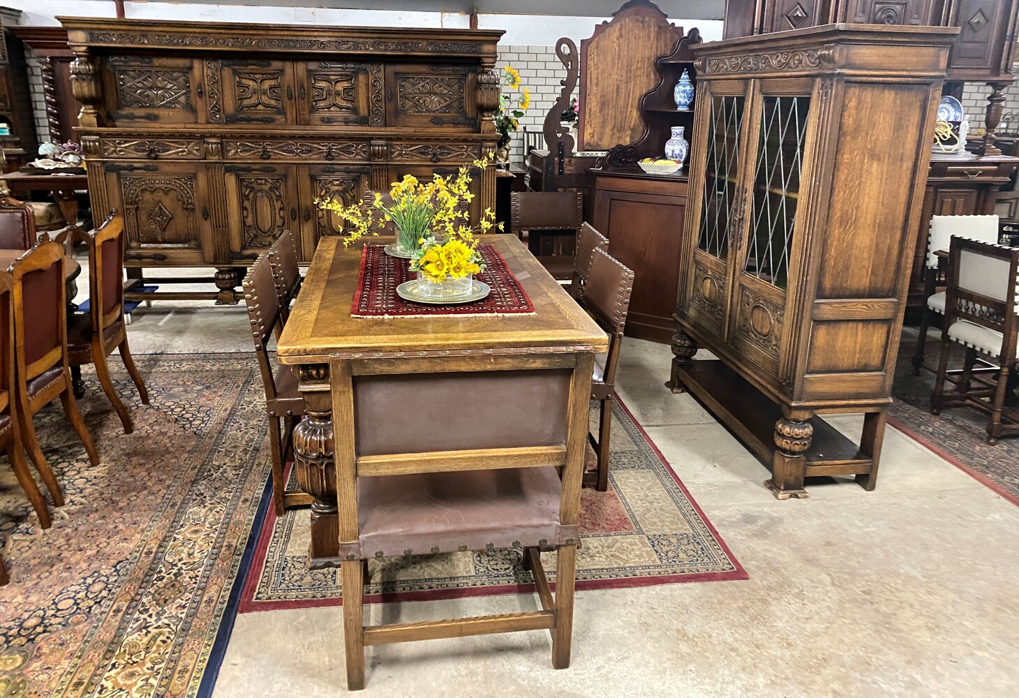 French Tudor diningroomset