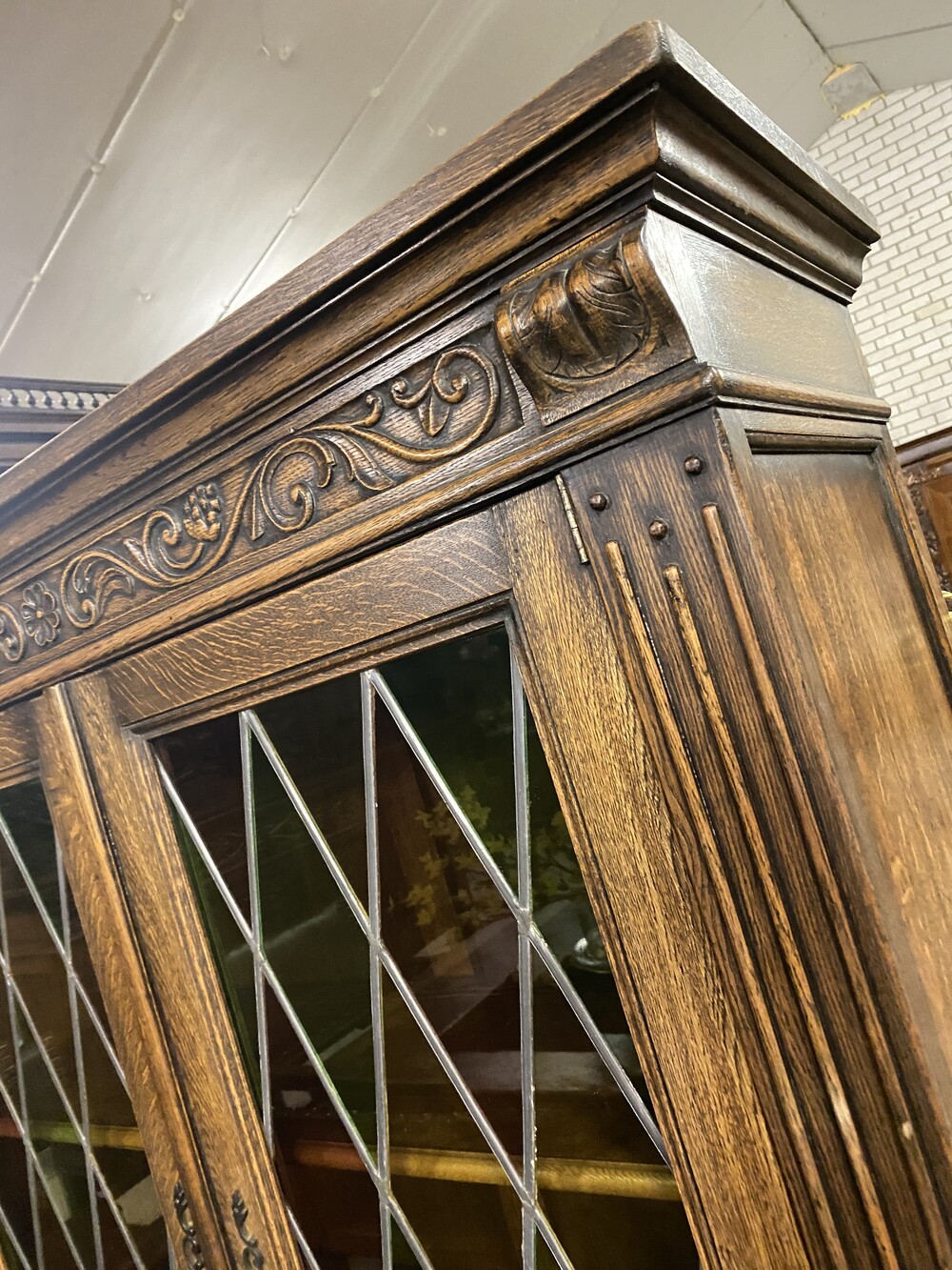 French Tudor diningroomset