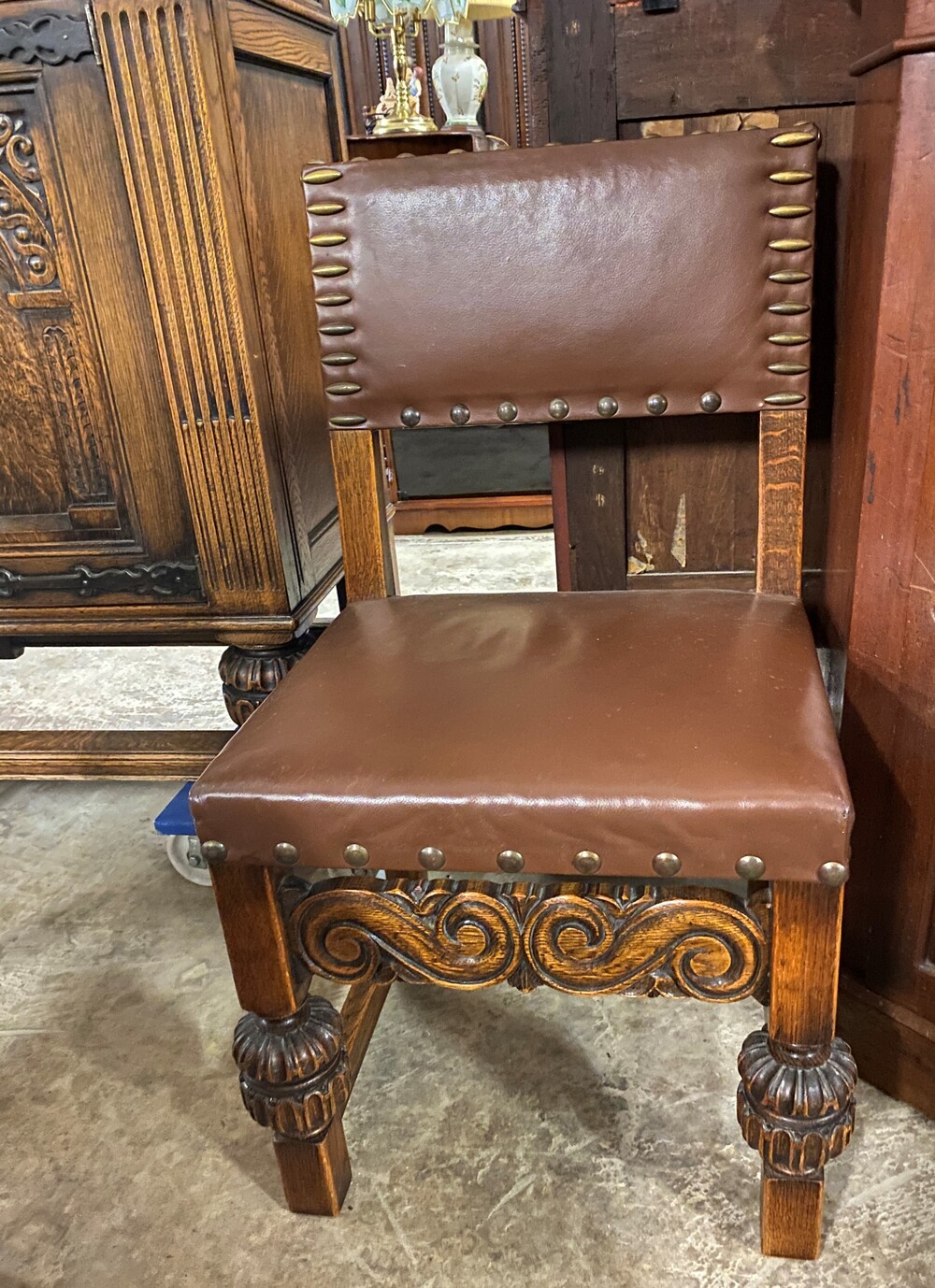 French Tudor diningroomset