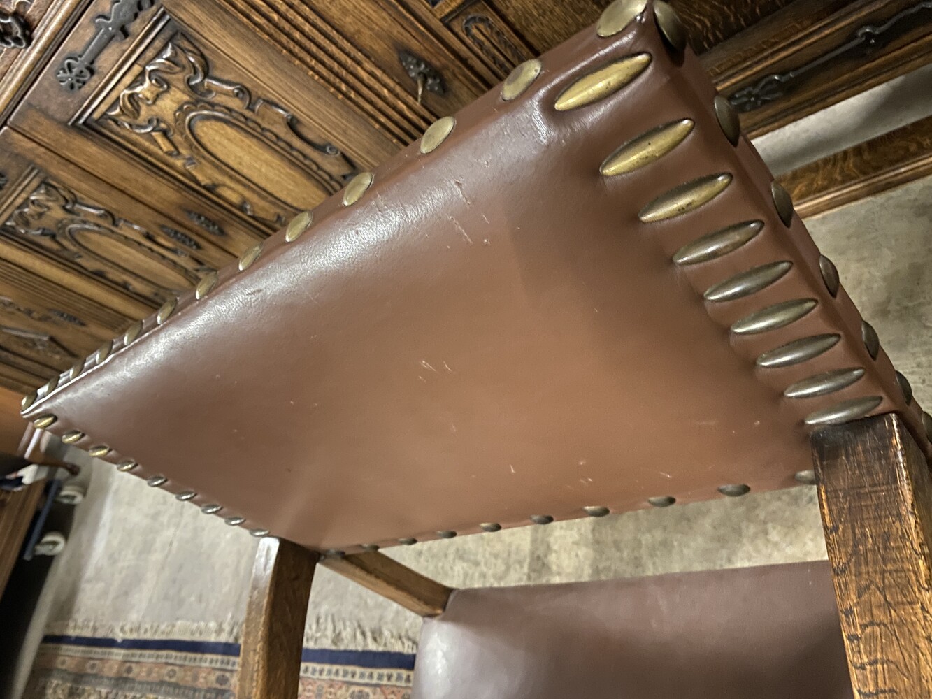 French Tudor diningroomset