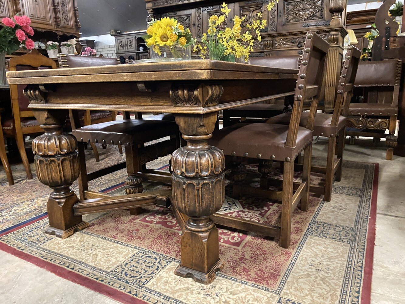 French Tudor diningroomset