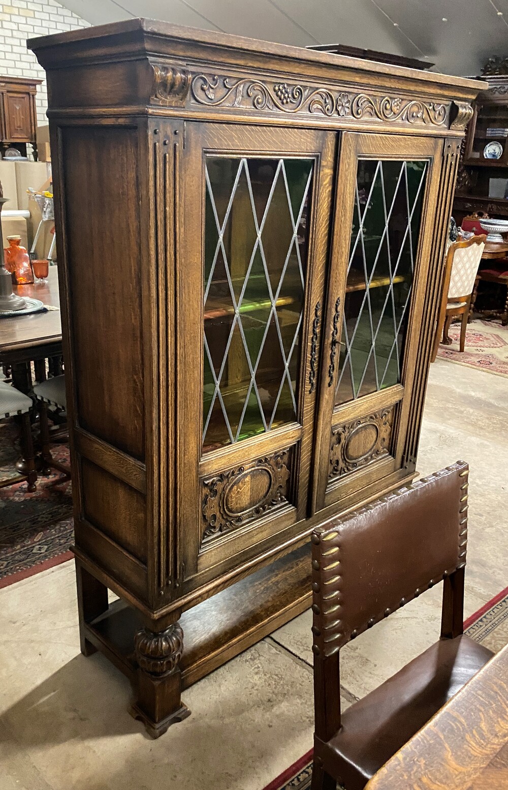 French Tudor diningroomset