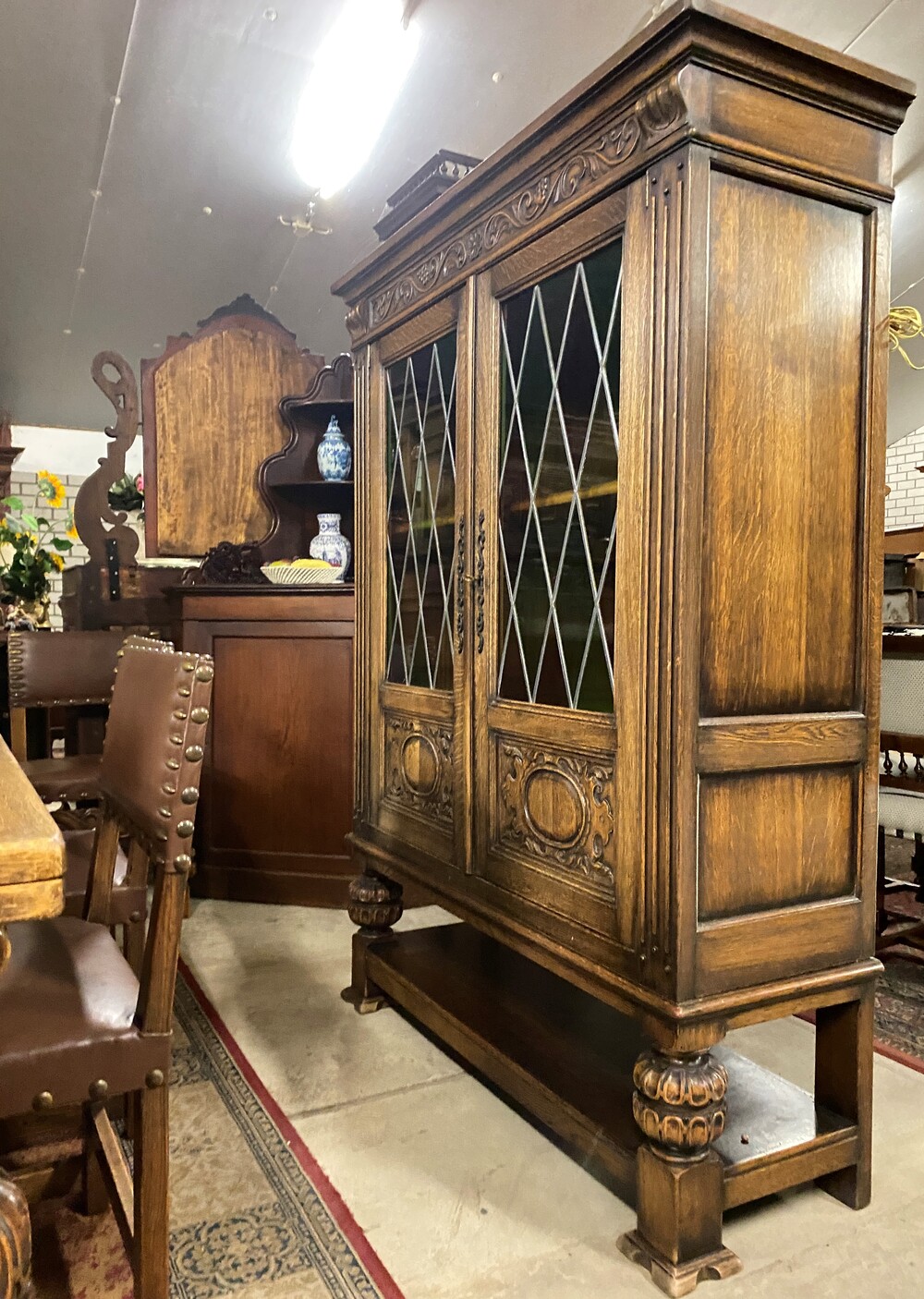 French Tudor diningroomset