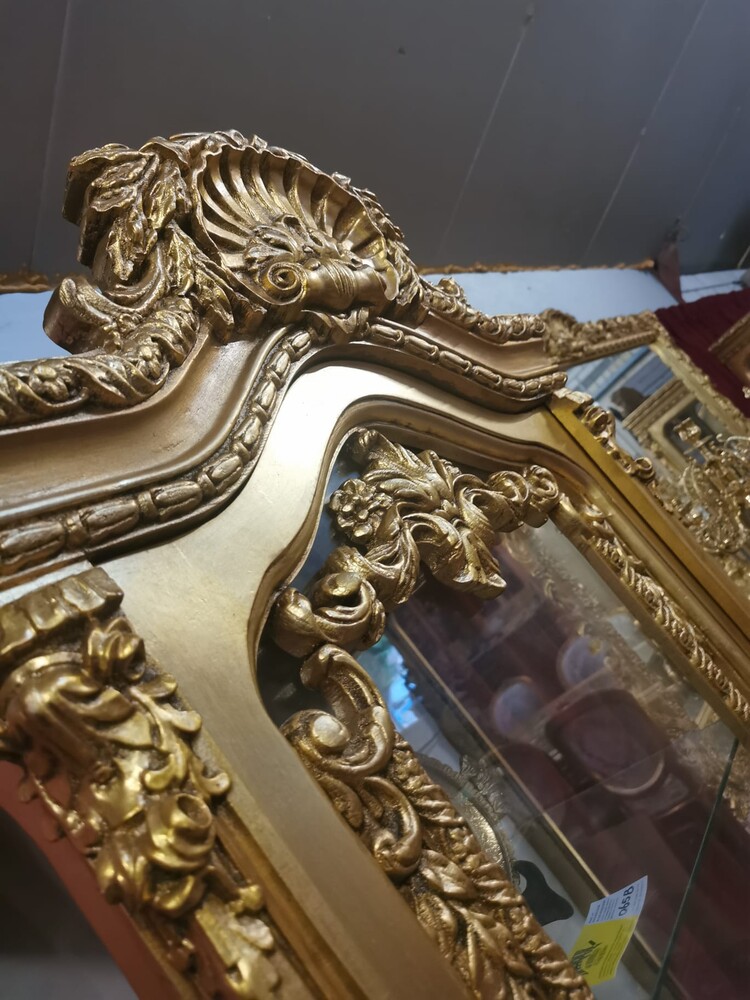  Luxurious Gilded French Display Cabinet