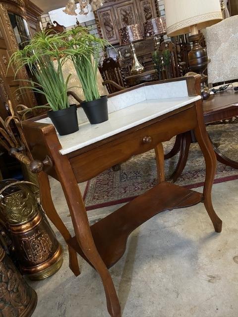Nice wallnut dressing table