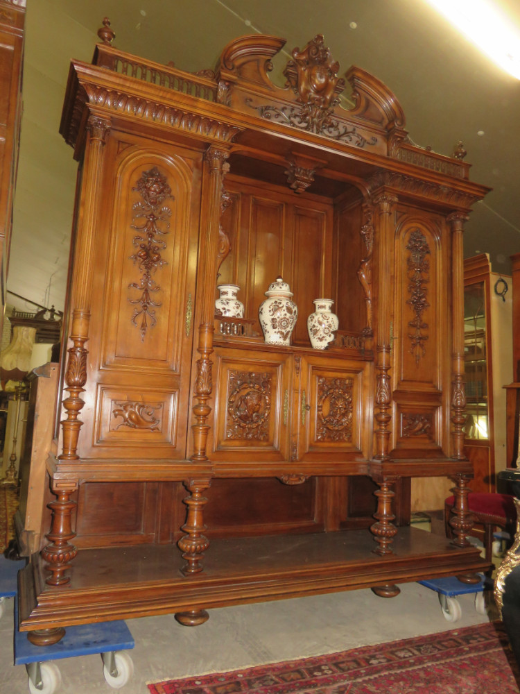 Super French Renaissance wallnut cabinet