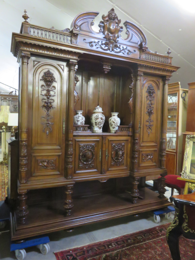 Super French Renaissance wallnut cabinet