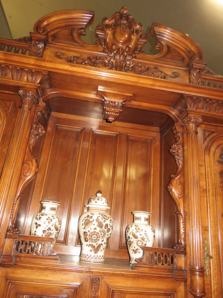 Super French Renaissance wallnut cabinet