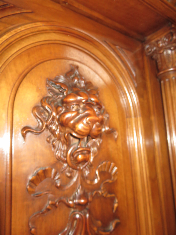 Super French Renaissance wallnut cabinet