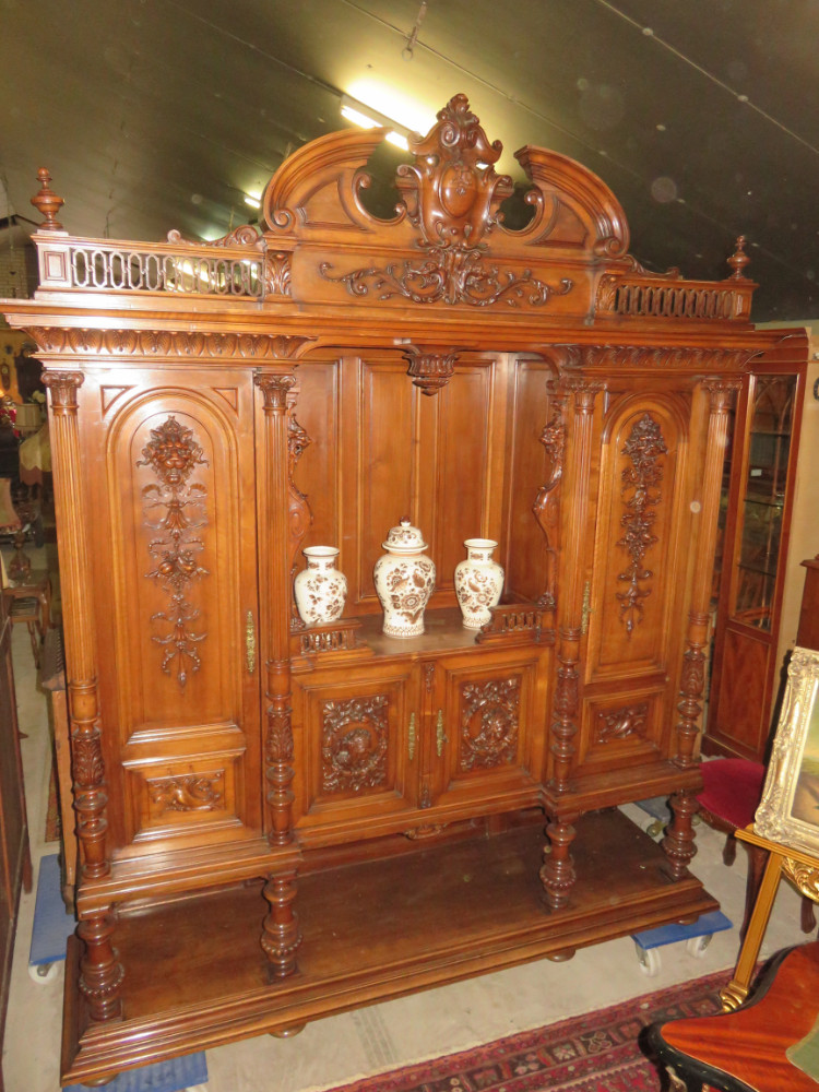 Super French Renaissance wallnut cabinet