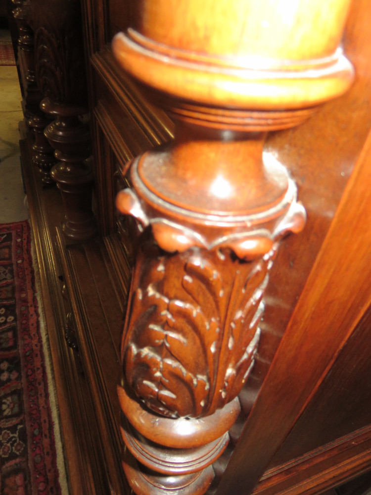 Super French Renaissance wallnut cabinet