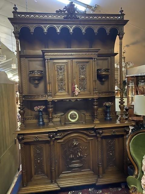 Super French Renaissance wallnut cabinet