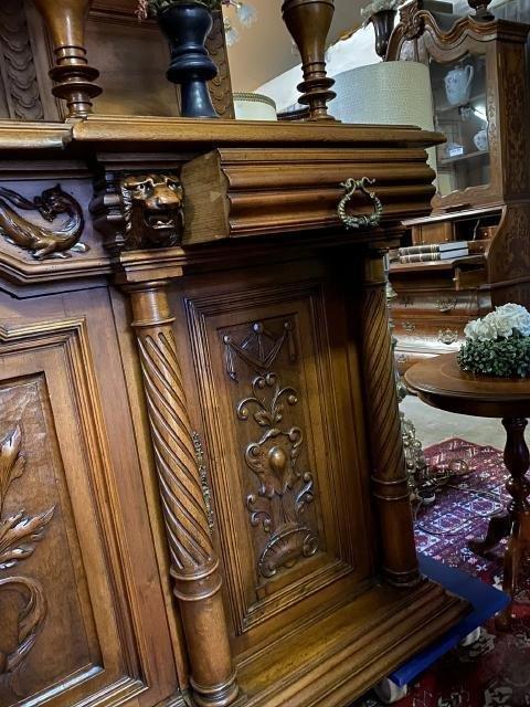 Super French Renaissance wallnut cabinet