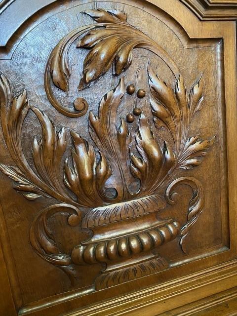 Super French Renaissance wallnut cabinet