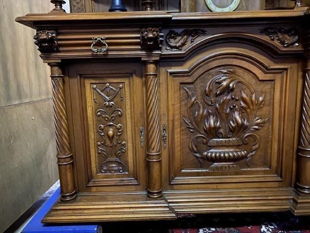 Super French Renaissance wallnut cabinet