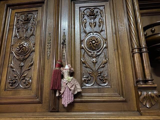Super French Renaissance wallnut cabinet