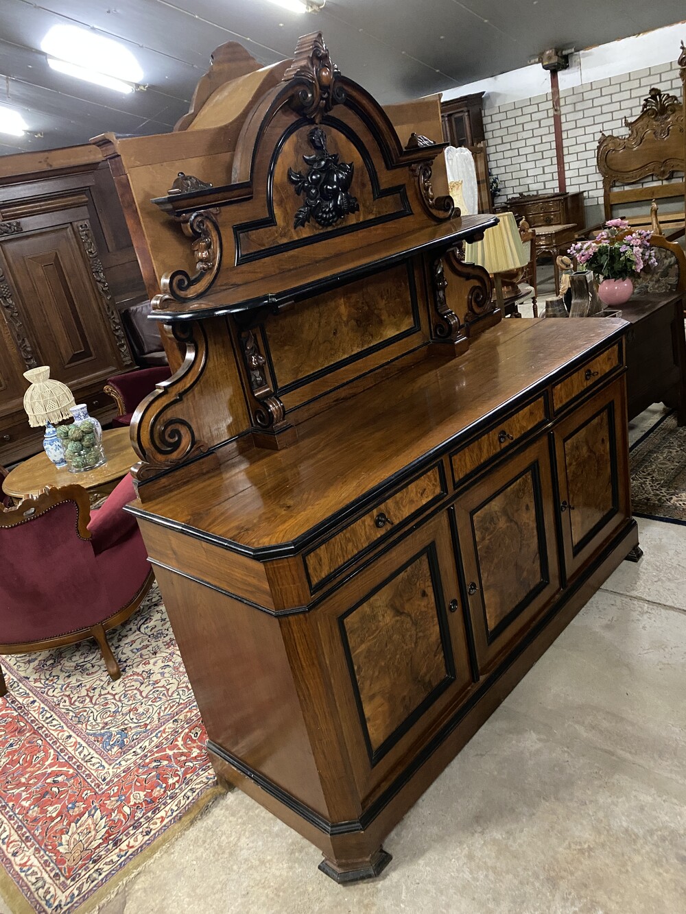 Super walnut diningset, table + 8 chairs + dresser + sofa