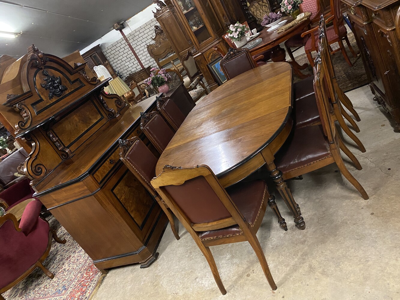 Super walnut diningset, table + 8 chairs + dresser + sofa