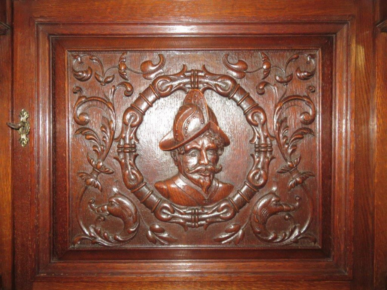Very good quality cabinet