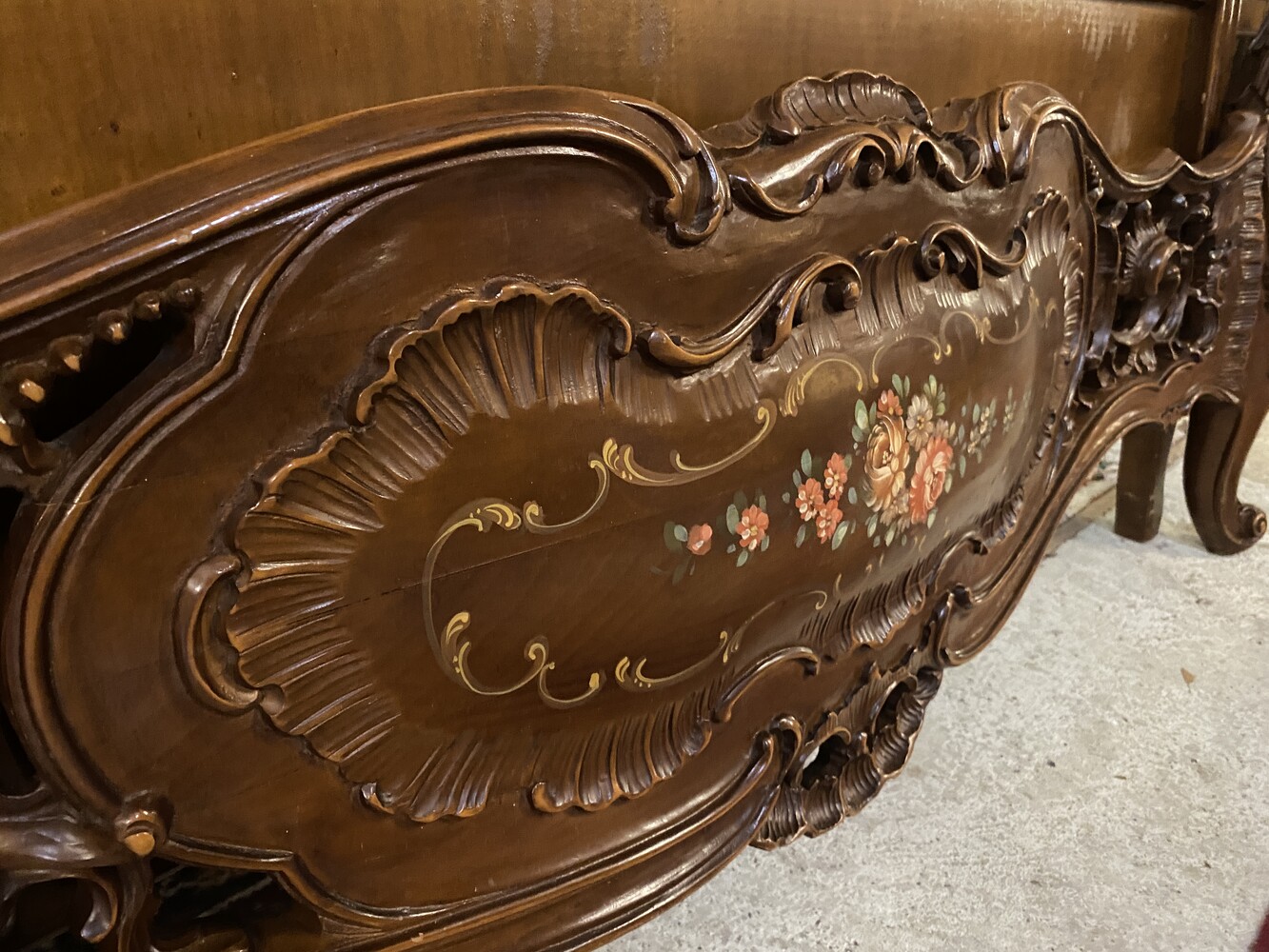 Very nice Baroque bed Size 160 X 2.00 m.