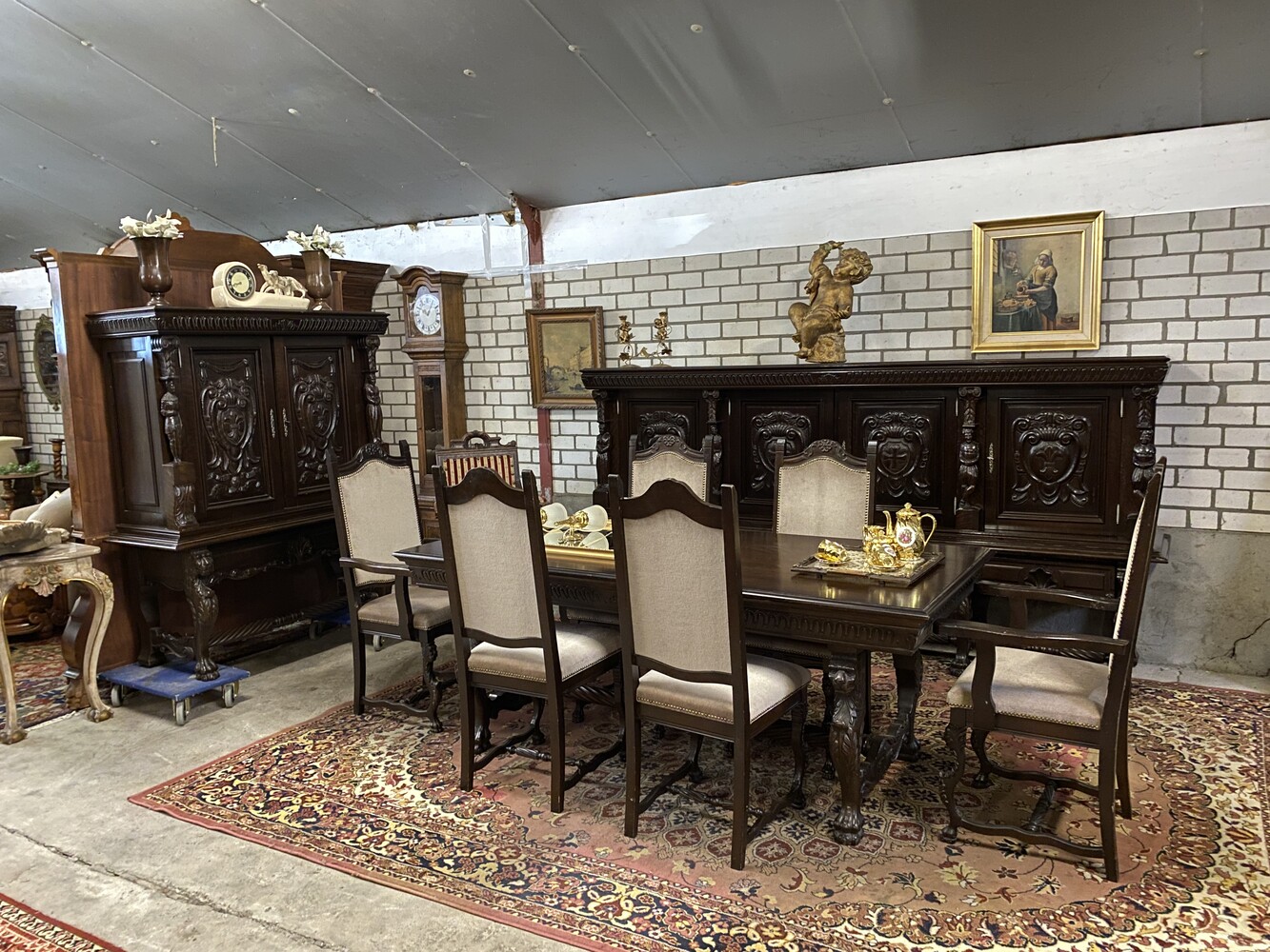 Very nice complete Tudor diningroomset