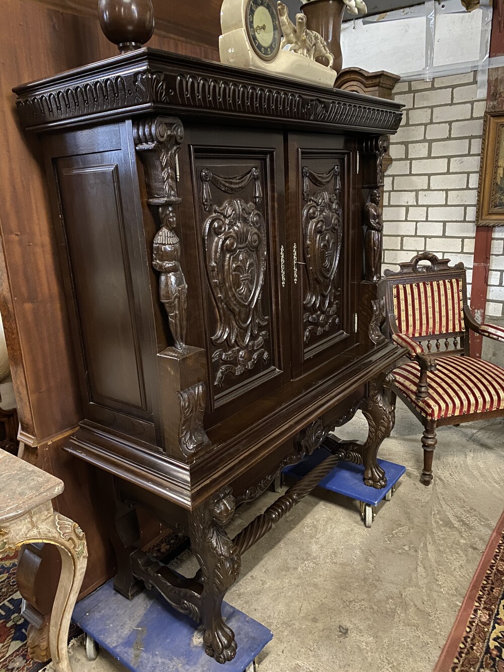 Very nice complete Tudor diningroomset