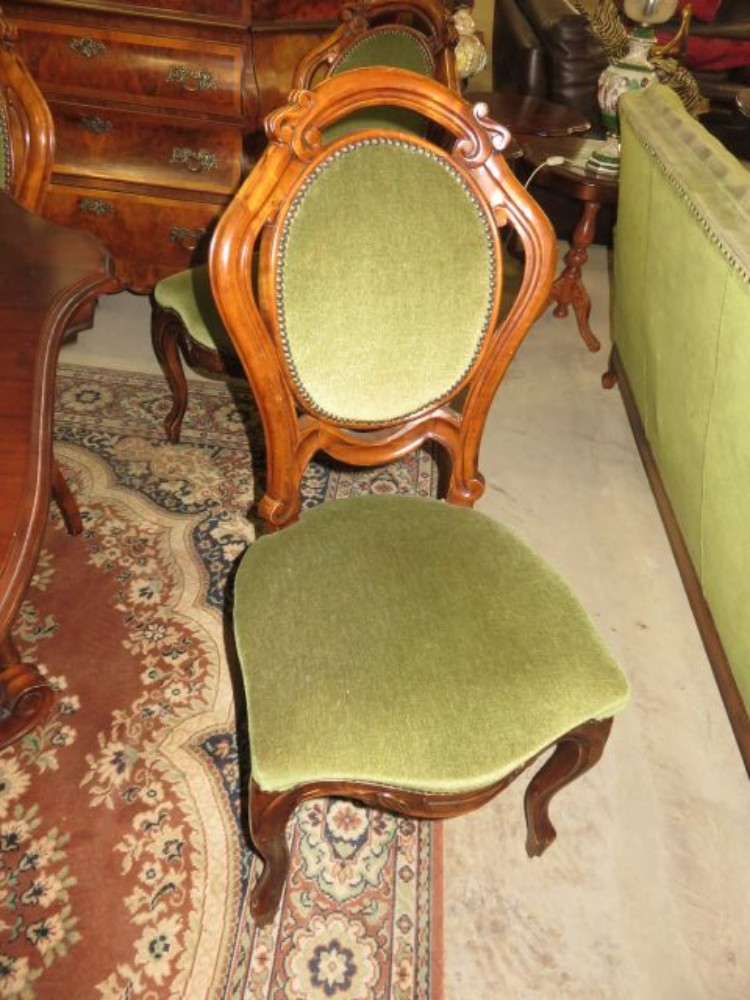 Wallnut Barouque diningset table with 6 chairs