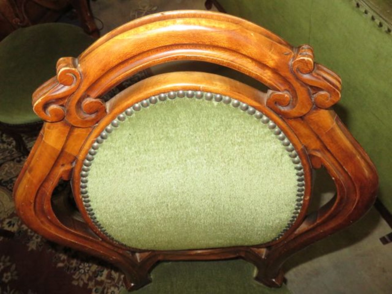 Wallnut Barouque diningset table with 6 chairs