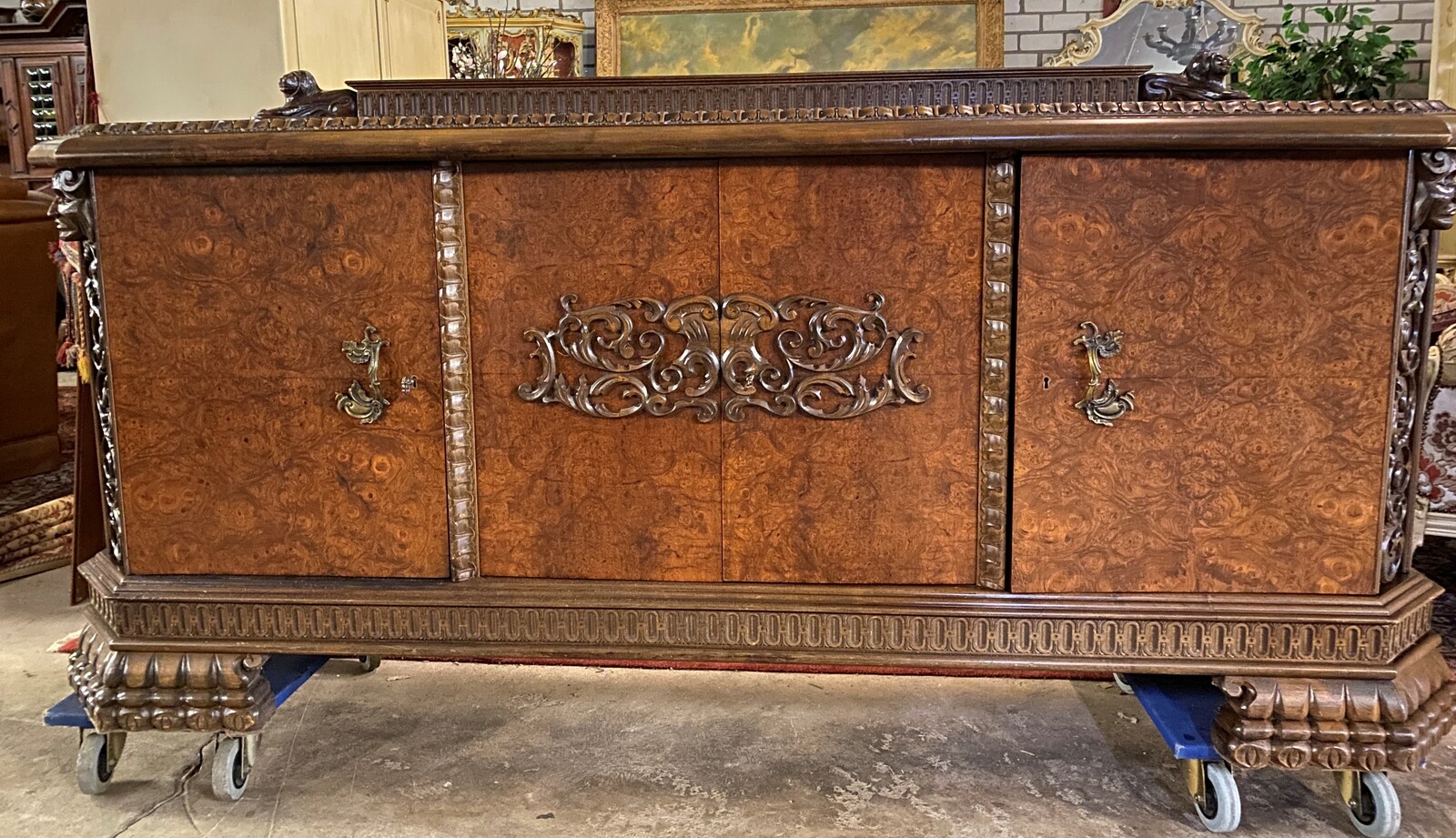 Wallnut dresser with clawfeet in very good condition