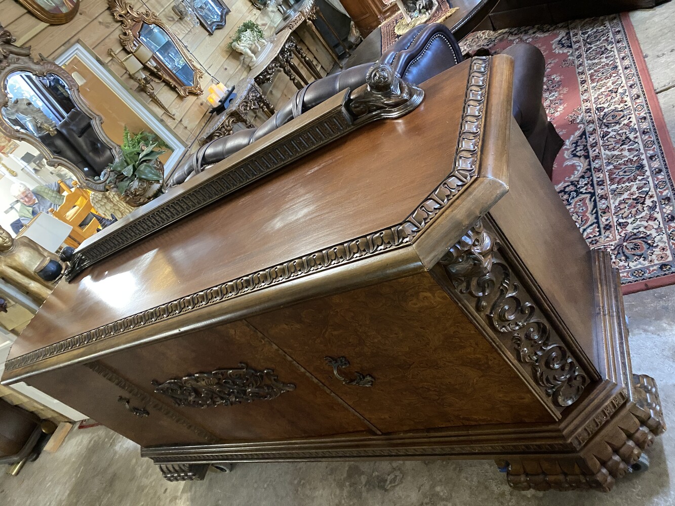 Wallnut dresser with clawfeet in very good condition